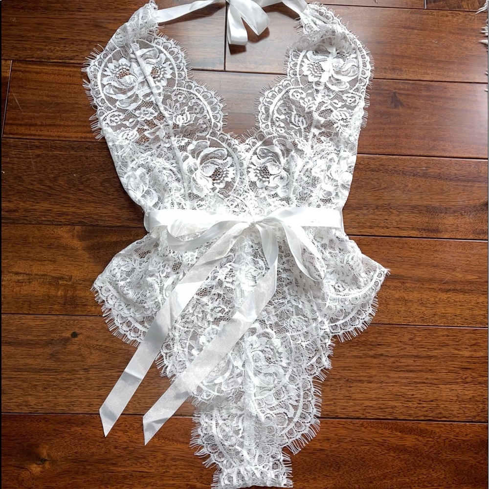 Oh La La Paris Cheri Naomi Halter Lace White Bodysuit Estate. Size S/M.